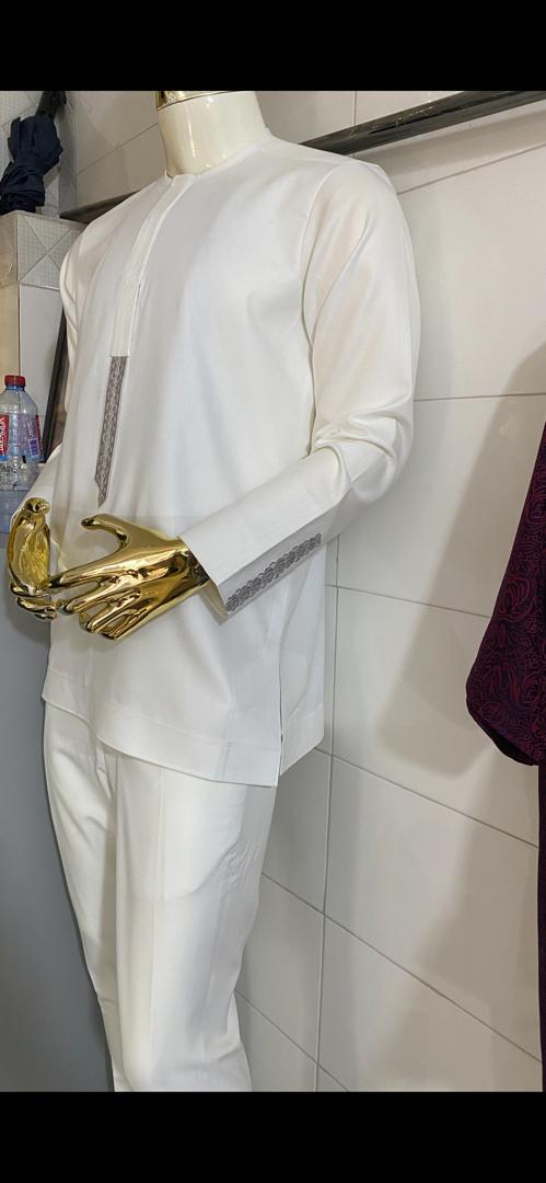 Classic White Men’s Two-Piece Kaftan with Subtle Gray Embroidery