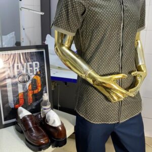 Men’s Short-Sleeve Button-Up Shirt with Subtle Print Design