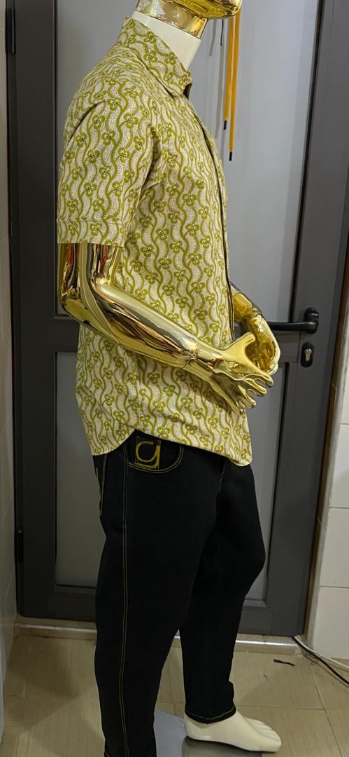 Men’s Short-Sleeve Print Shirt in White and Yellow with Black Trousers